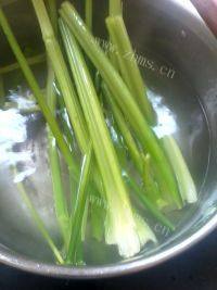 鲜香的芹菜猪肉馅饺子做法图解4)