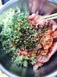 简易的芹菜馅饺子做法图解7)