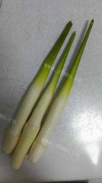 家常菜清炒茭白做法图解1)