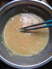 简易胡萝卜鸡蛋饼做法图解3)