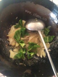 色泽鲜亮的青椒土豆片做法图解5)
