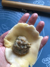 自制榨菜鲜肉月饼做法图解19)