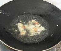 自制咸蛋瘦肉茴香汤的做法图解五