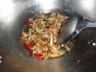 家常菜肉末藕丁做法图解5)