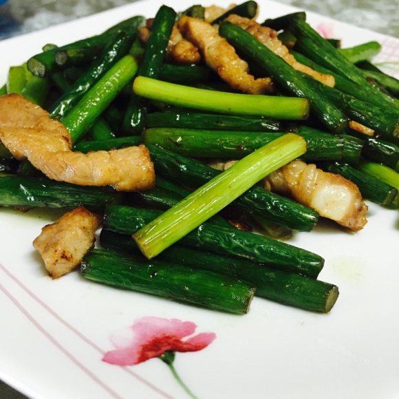 美味营养的蒜薹炒肉