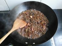 热腾腾的梅干菜烧肉