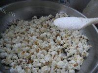 自制爆米花做法图解5)