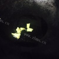 玉盘珍馐的红烧肉炖土豆做法图解6)