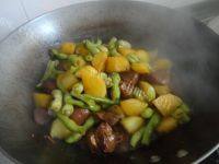 香味四溢的红烧肉炖土豆