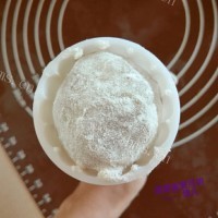 自制广式莲蓉蛋黄月饼做法图解15)