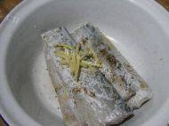 香糯的煎带鱼做法图解2)