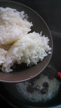 超级好吃的养颜双枣烩饭做法图解4)