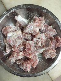 美味的焦糖醋排骨做法图解1)