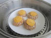 美味的咸蛋蒸肉饼做法图解8)