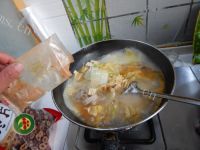 诱人的白菜炖冻豆腐做法图解14)