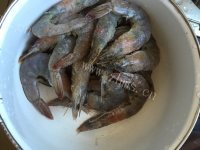美味的茄汁大虾做法图解3)