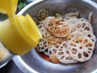 香气浓郁的凉拌藕片做法图解8)