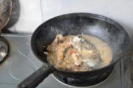 鱼头豆腐做法图解8)