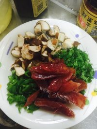 美味的土豆腊肠焖饭做法图解2)