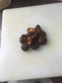 美味的香菇肉末生煎包子做法图解4)