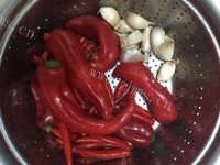 美味的蒜蓉辣椒酱做法图解3)