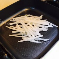 家常菜肉片炒莴笋做法图解5)