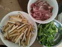 五味俱全的豆腐干炒肉做法图解1)