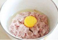 家常菜炸猪肉丸子做法图解3)