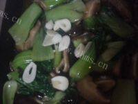 香飘的香菇炒油菜做法图解10)