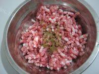 美味的菠菜肉丸汤做法图解1)