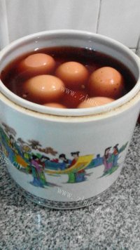 美味的五香咸鸡蛋做法图解4)