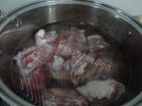 家常菜土豆豆角炖排骨做法图解1)