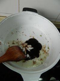 美味茭白酱爆猪肝做法图解6)