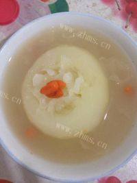 美味的冰糖银耳炖雪梨做法图解3)