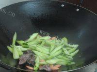 家常菜黄瓜炒牛肉做法图解11)