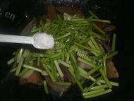 美味的蒜薹炒腊肉做法图解5)
