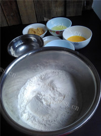 色味俱佳的肉松面包做法图解1)