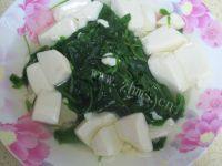 美味的荠菜豆腐汤