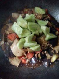 酱炒肉沫茄子做法图解11)