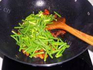 家常蒜薹炒肉做法图解6)