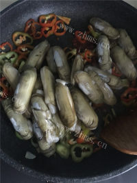 热腾腾的辣炒蛏子做法图解6)