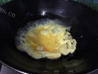 美味的虾皮蛋炒饭做法图解3)