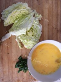 美味的包菜蛋炒饭做法图解2)