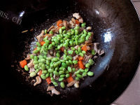 色香味浓的青豆炒肉做法图解7)