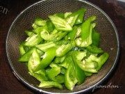 家常菜辣椒炒鸡杂做法图解2)
