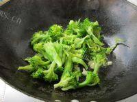 家常菜蒜炒西兰花做法图解5)