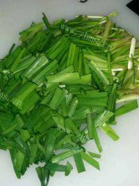 家常菜韭菜炒豆皮做法图解1)