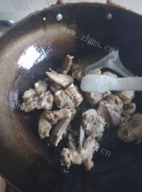家常菜山药烧排骨做法图解4)