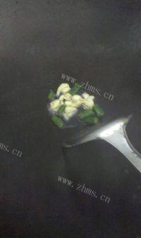 自己做的韭菜炒面做法图解3)