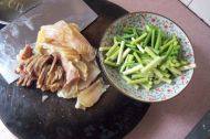 美味的蒜苔炒腊肉做法图解3)